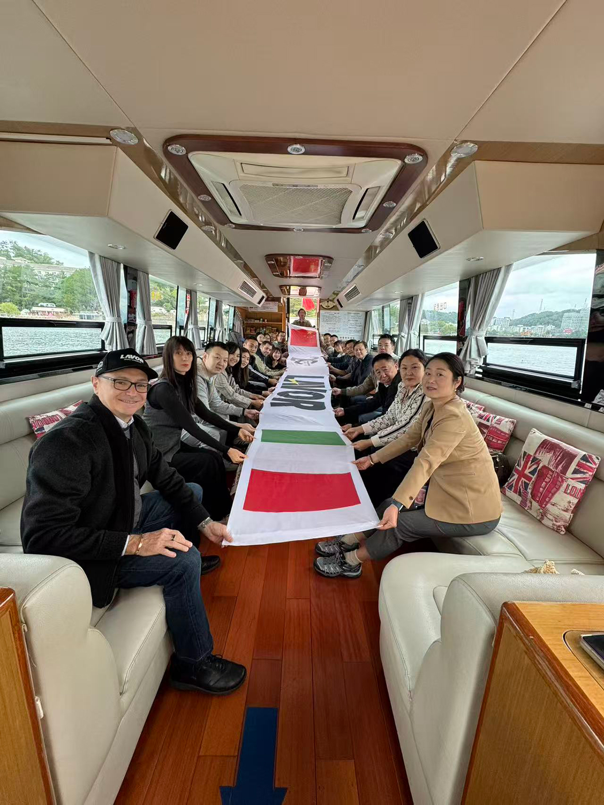 千岛湖畔风正劲，双庆同启新征程